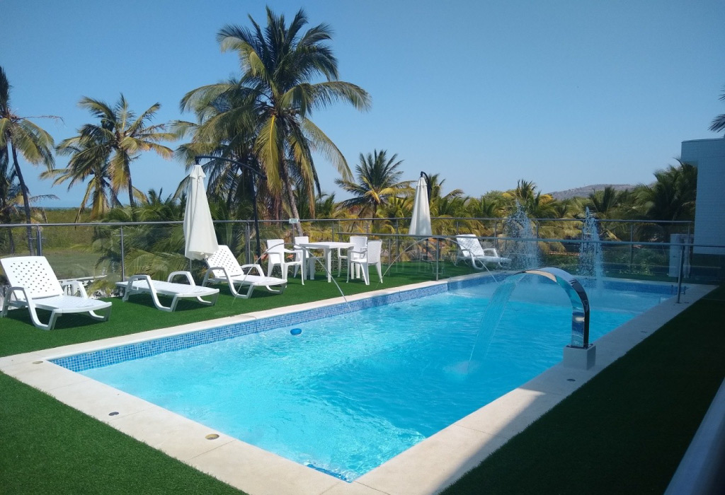Piscina de fibra de vidrio Cibeles con playa